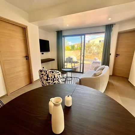 Maison Di Fiori, Location Neuve Avec Piscine *