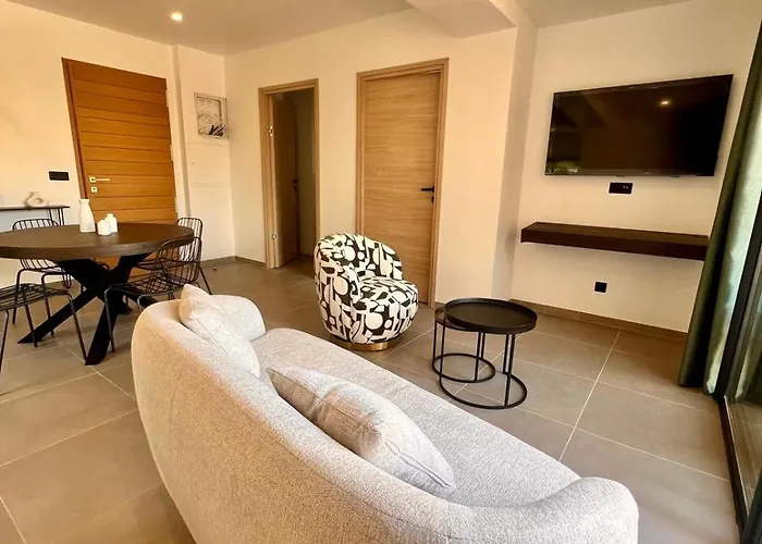 Maison Di Fiori, Location Neuve Avec Piscine 维琪奥港