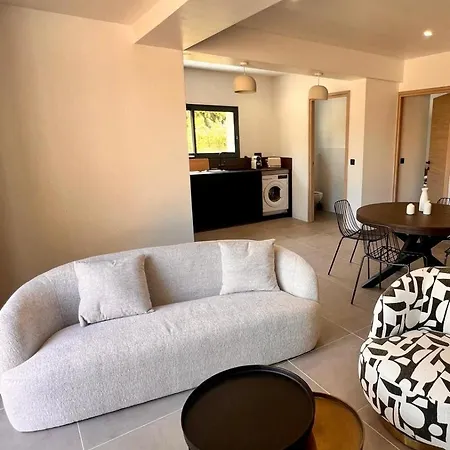 Maison Di Fiori, Location Neuve Avec Piscine 펜션 *
