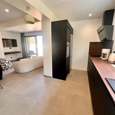 Hébergement de vacances Maison Di Fiori, Location Neuve Avec Piscine