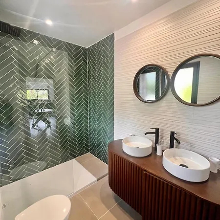 Maison Di Fiori, Location Neuve Avec Piscine * 포르토베쉬오