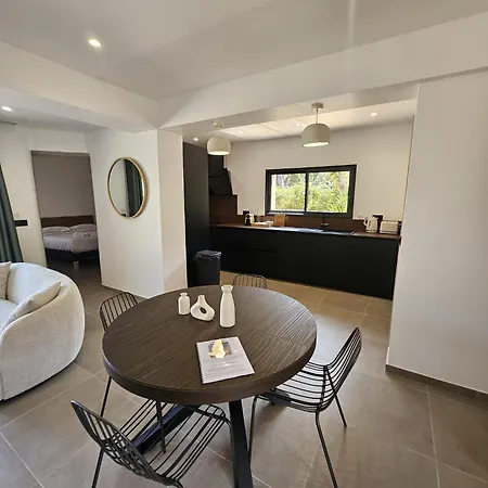 Maison Di Fiori, Location Neuve Avec Piscine Hébergement de vacances Porto-Vecchio (Corsica)