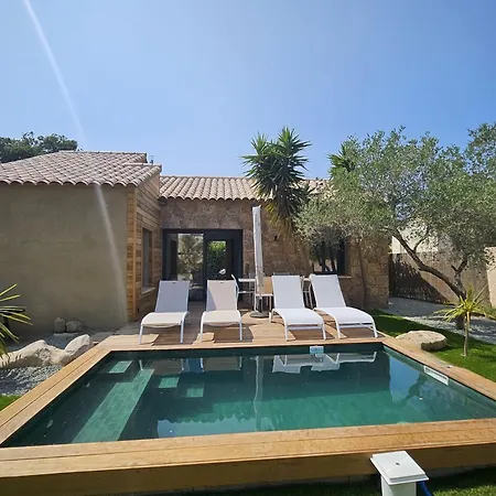 Hébergement de vacances Maison Di Fiori, Location Neuve Avec Piscine *