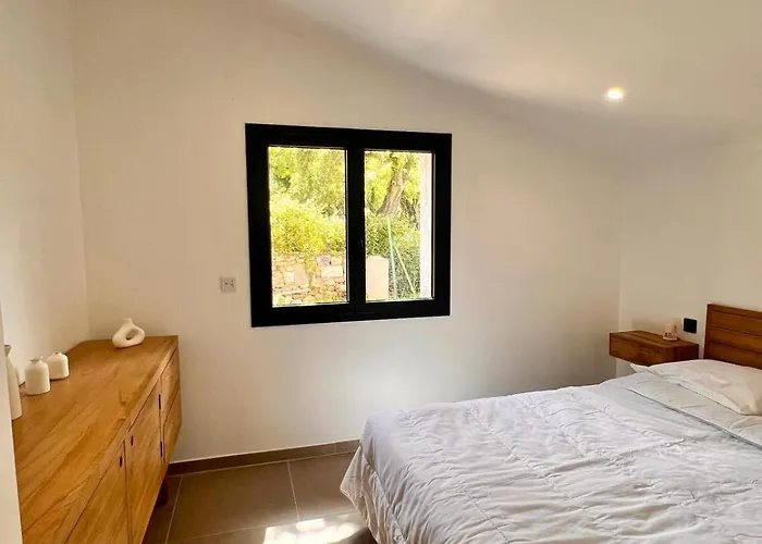 Maison Di Fiori, Location Neuve Avec Piscine