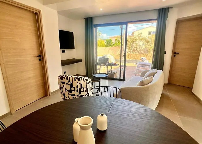 Maison Di Fiori, Location Neuve Avec Piscine *