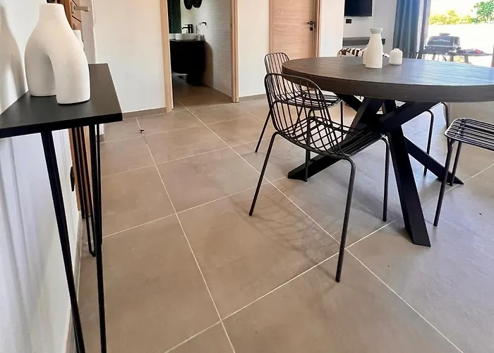 Maison Di Fiori, Location Neuve Avec Piscine