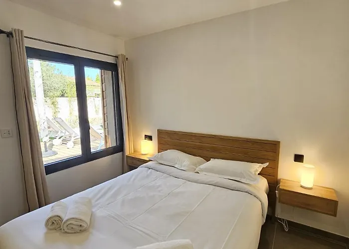 Maison Di Fiori, Location Neuve Avec Piscine Vakantiehuis