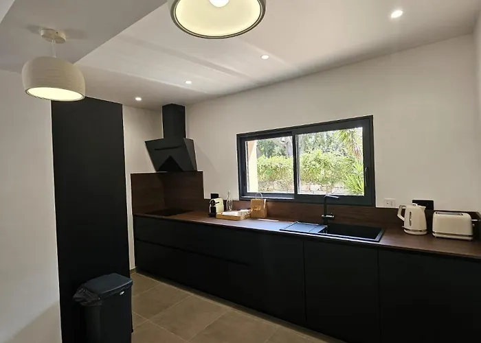 Vakantiehuis Maison Di Fiori, Location Neuve Avec Piscine