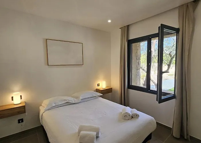 Vakantiehuis Maison Di Fiori, Location Neuve Avec Piscine Porto-Vecchio (Corsica)
